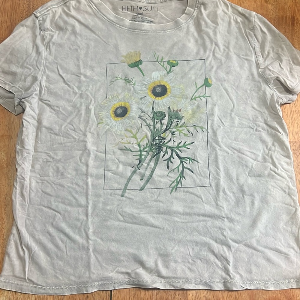 FIFTH SUN t shirt